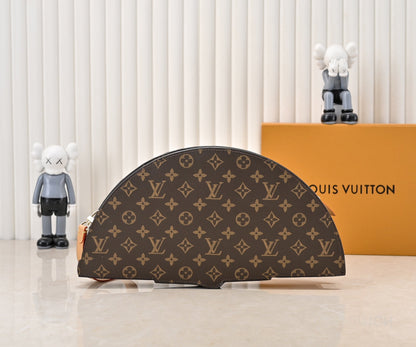 Elegant Fan-Shaped Leather Crossbody Bag