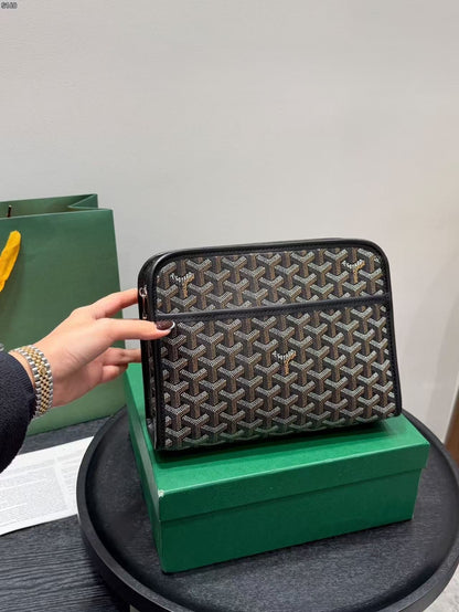 Essential clutch bag for men
